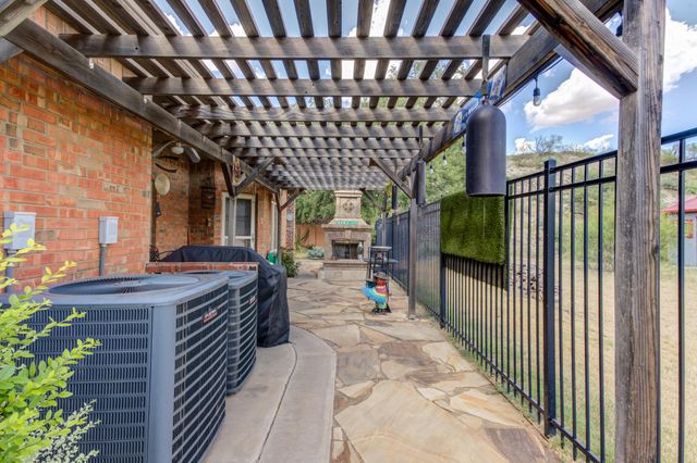 30 W Lakeshore Drive, Ransom Canyon, TX 79366