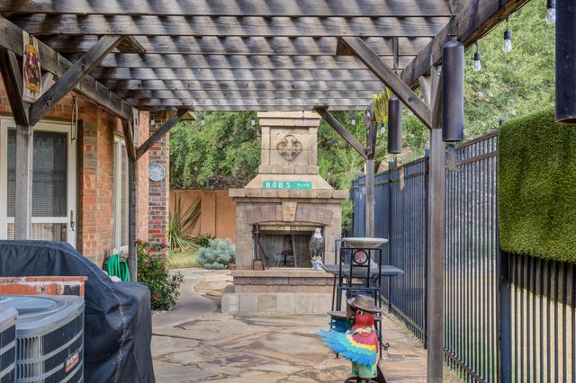 30 W Lakeshore Drive, Ransom Canyon, TX 79366