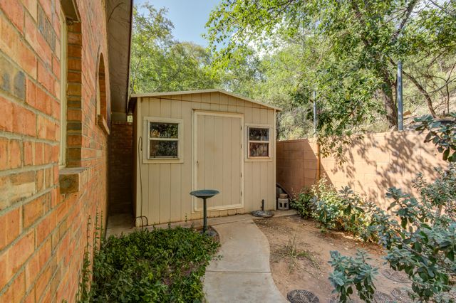 30 W Lakeshore Drive, Ransom Canyon, TX 79366