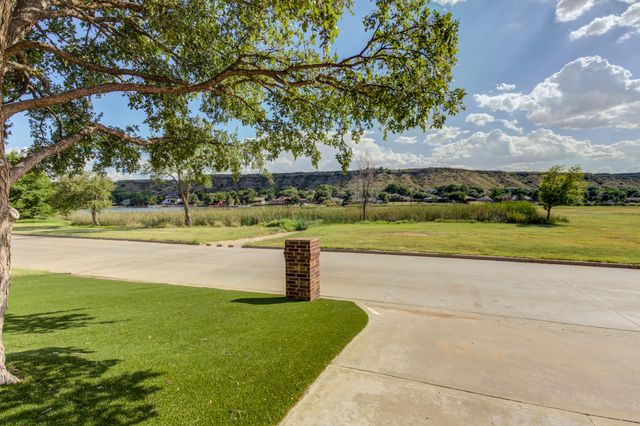 30 W Lakeshore Drive, Ransom Canyon, TX 79366