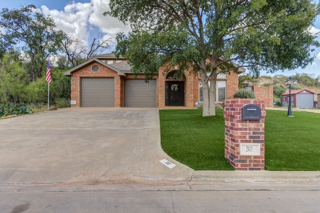 30 W Lakeshore Drive, Ransom Canyon, TX 79366
