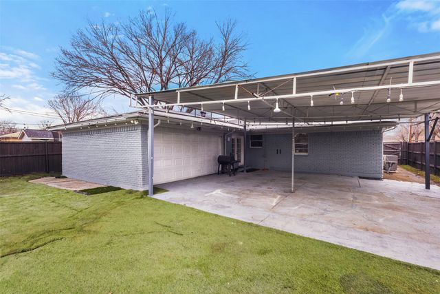 8660 Wolfwood Lane, Dallas, TX 75217