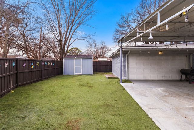 8660 Wolfwood Lane, Dallas, TX 75217