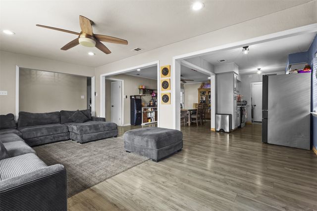 8660 Wolfwood Lane, Dallas, TX 75217