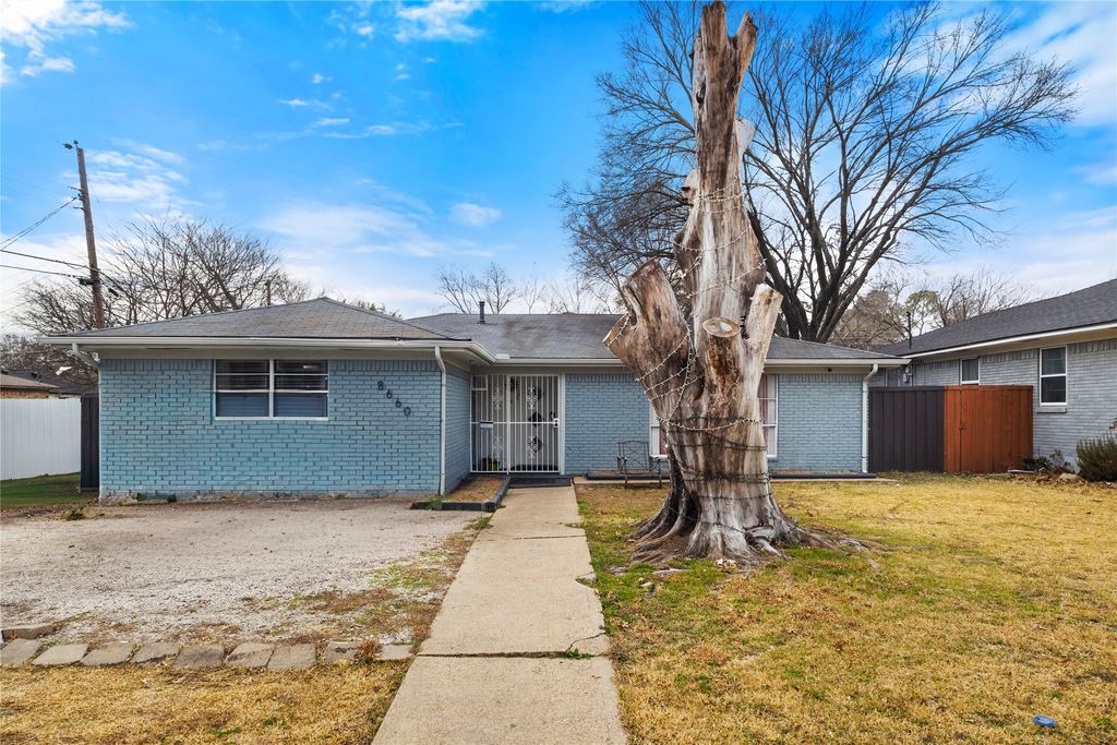 8660 Wolfwood Lane, Dallas, TX 75217