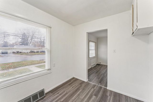 991 S Ballenger Highway, Flint, MI 48532