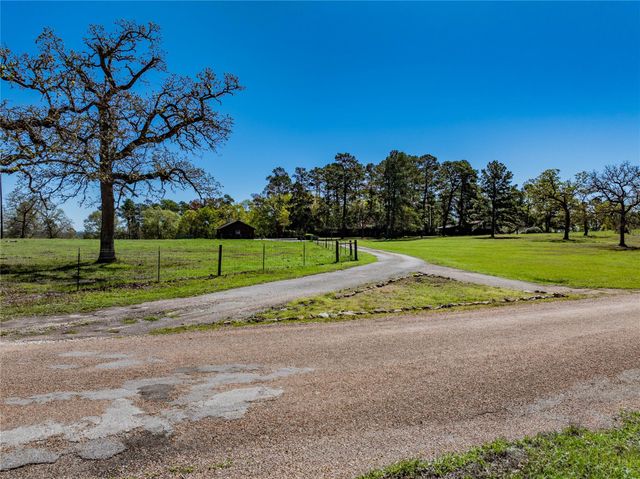 414 Giese Lane, La Grange, TX 78945