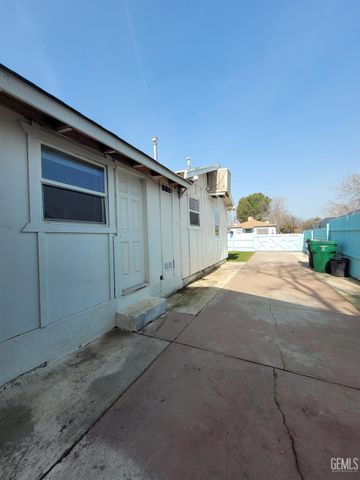 203 E Moneta Avenue, Bakersfield, CA 93308