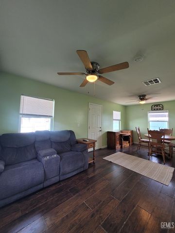 203 E Moneta Avenue, Bakersfield, CA 93308