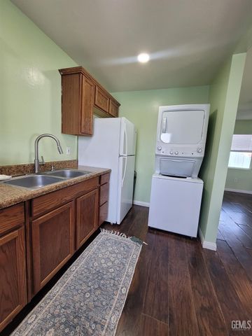 203 E Moneta Avenue, Bakersfield, CA 93308