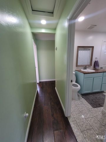 203 E Moneta Avenue, Bakersfield, CA 93308