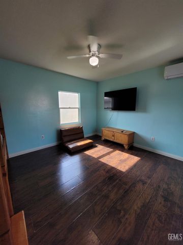 203 E Moneta Avenue, Bakersfield, CA 93308