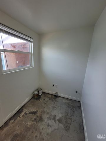 203 E Moneta Avenue, Bakersfield, CA 93308