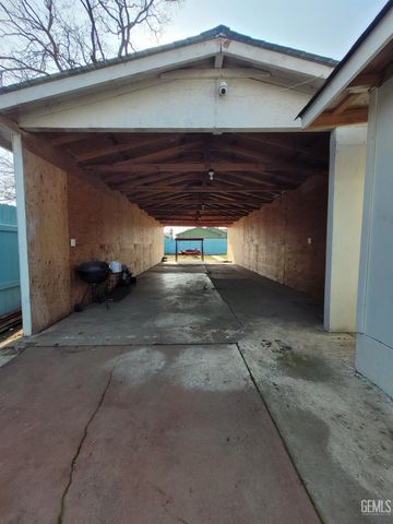 203 E Moneta Avenue, Bakersfield, CA 93308