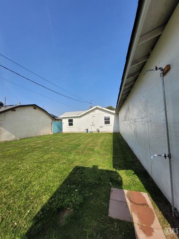 203 E Moneta Avenue, Bakersfield, CA 93308