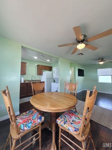 203 E Moneta Avenue, Bakersfield, CA 93308