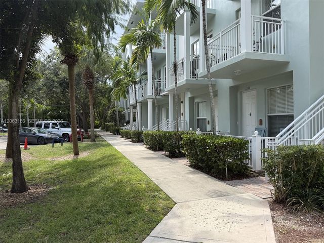 1333 SW 4th Ct 1333, Fort Lauderdale, FL 33312