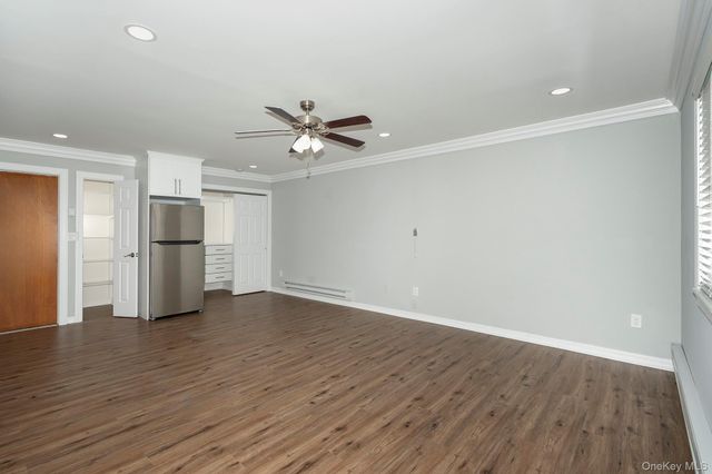 30 BAY POINT Court 6, West Babylon, NY 11704