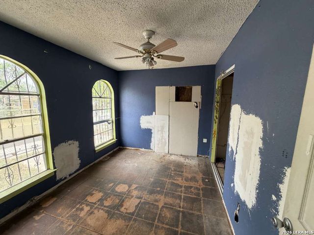 1912 San Carlos, San Antonio, TX 78207
