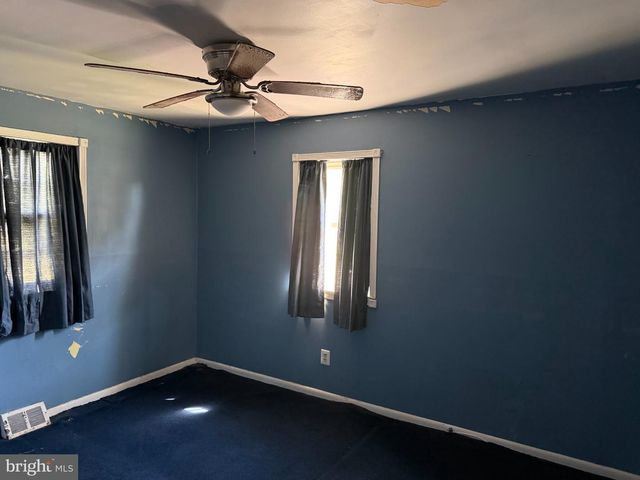 812 W 3RD AVE, Runnemede, NJ 08078