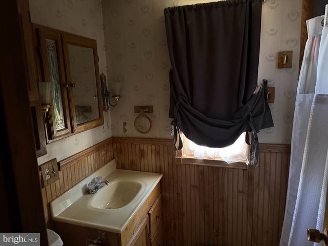 812 W 3RD AVE, Runnemede, NJ 08078