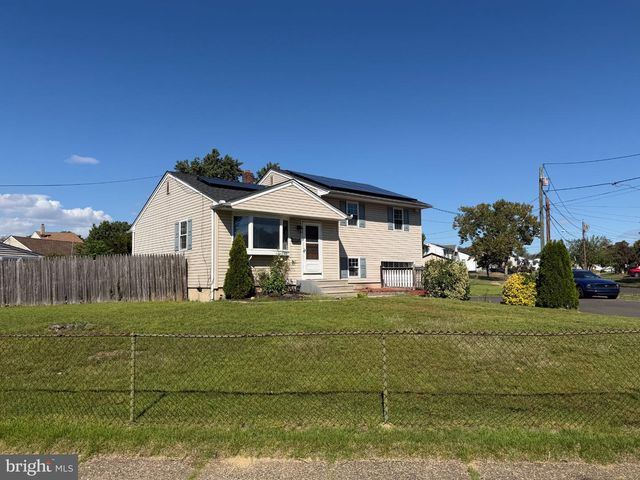 812 W 3RD AVE, Runnemede, NJ 08078