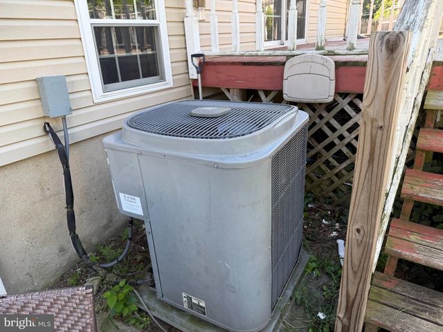 812 W 3RD AVE, Runnemede, NJ 08078