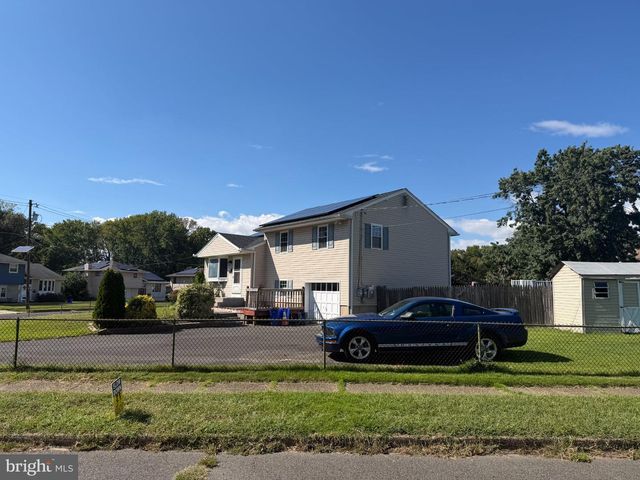 812 W 3RD AVE, Runnemede, NJ 08078