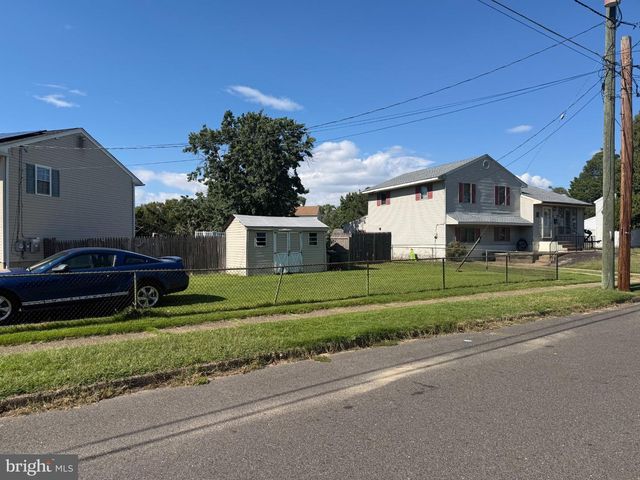 812 W 3RD AVE, Runnemede, NJ 08078