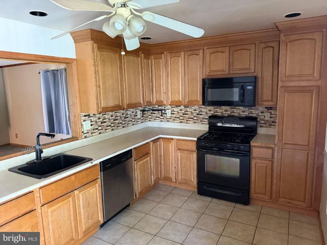 812 W 3RD AVE, Runnemede, NJ 08078