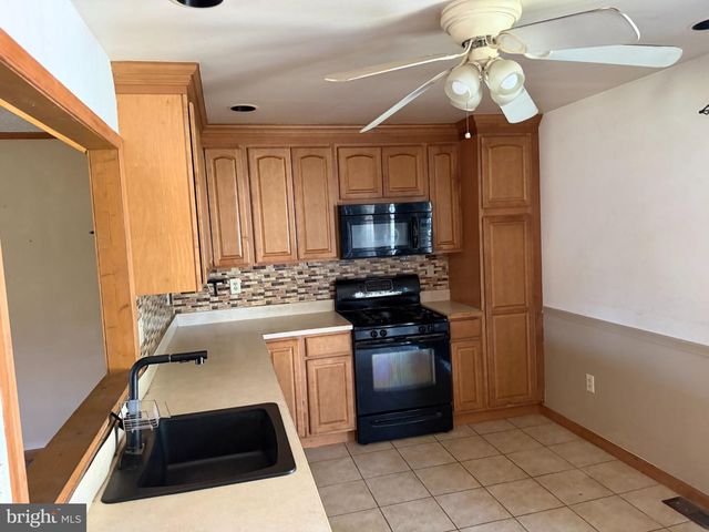 812 W 3RD AVE, Runnemede, NJ 08078