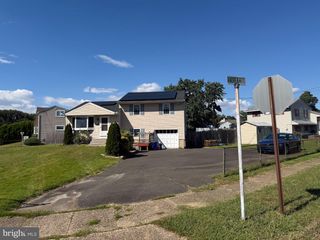 812 W 3RD AVE, Runnemede, NJ 08078