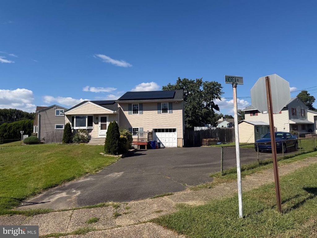 812 W 3RD AVE, Runnemede, NJ 08078
