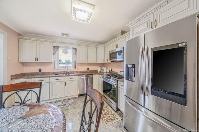 105 Arlington Street, Mineola, NY 11501