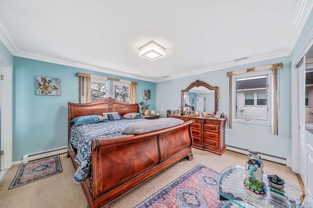 105 Arlington Street, Mineola, NY 11501