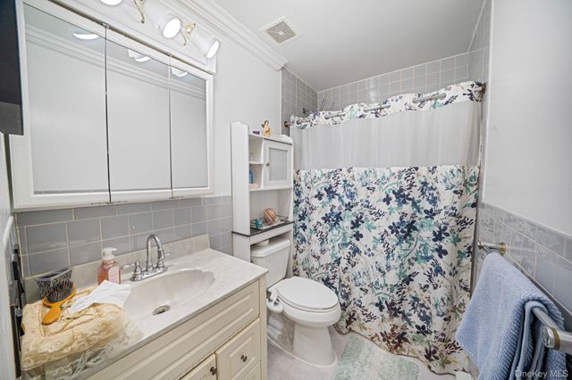 105 Arlington Street, Mineola, NY 11501