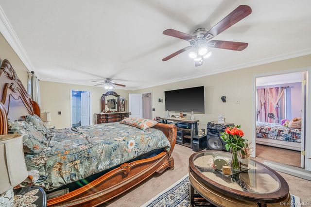 105 Arlington Street, Mineola, NY 11501