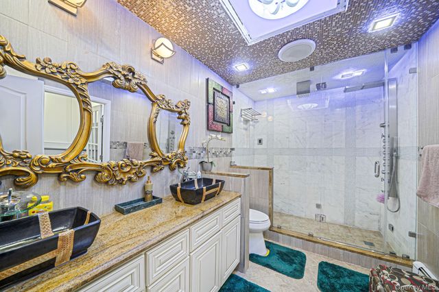 105 Arlington Street, Mineola, NY 11501