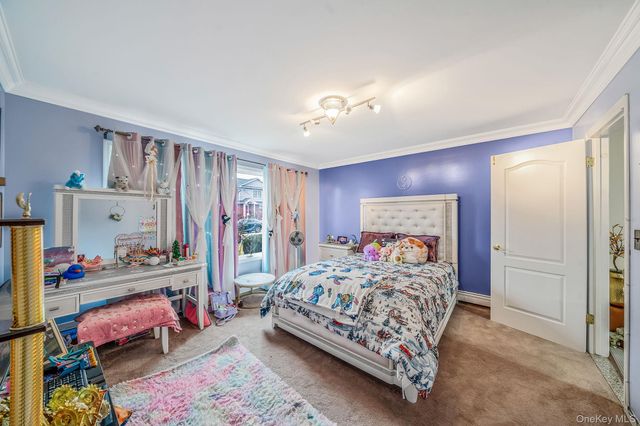 105 Arlington Street, Mineola, NY 11501