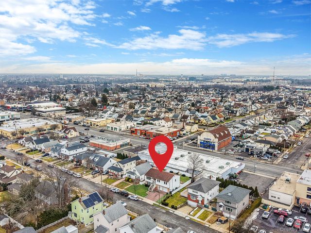 105 Arlington Street, Mineola, NY 11501