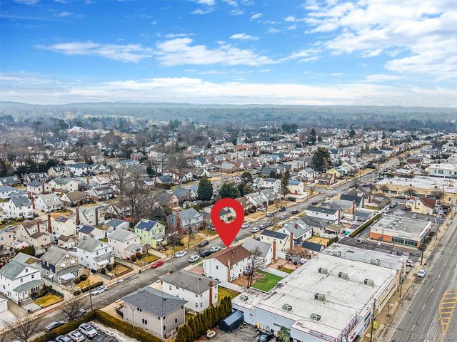 105 Arlington Street, Mineola, NY 11501