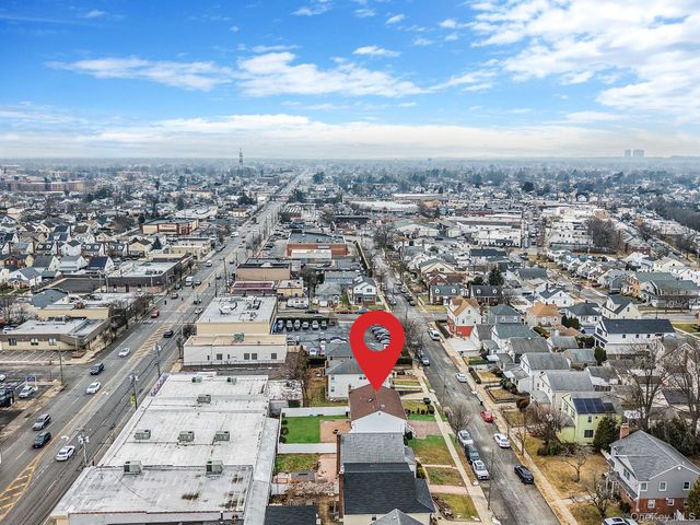 105 Arlington Street, Mineola, NY 11501