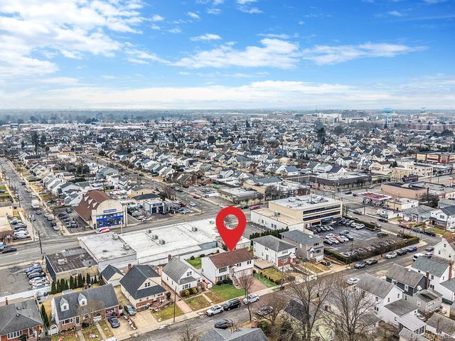 105 Arlington Street, Mineola, NY 11501