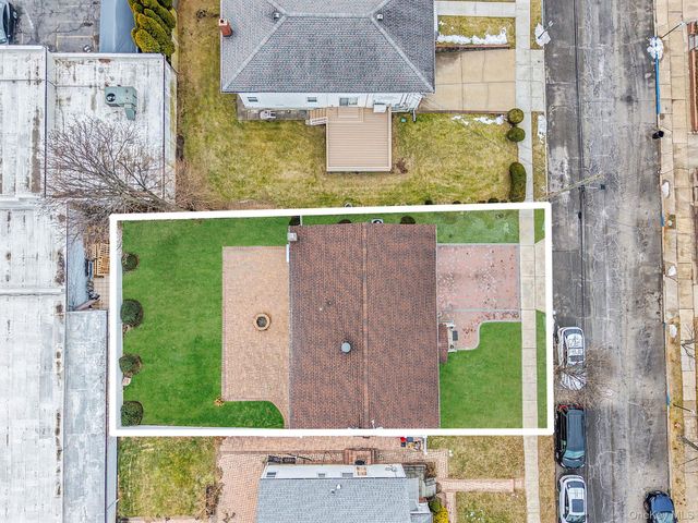 105 Arlington Street, Mineola, NY 11501