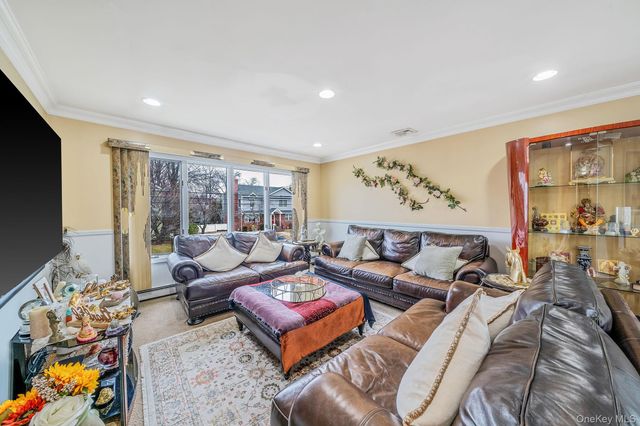 105 Arlington Street, Mineola, NY 11501