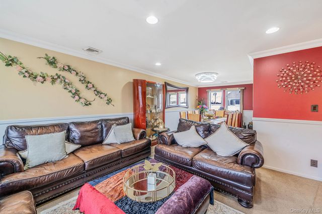 105 Arlington Street, Mineola, NY 11501