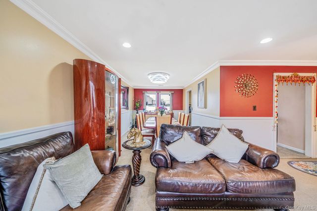 105 Arlington Street, Mineola, NY 11501