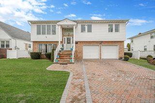 105 Arlington Street, Mineola, NY 11501