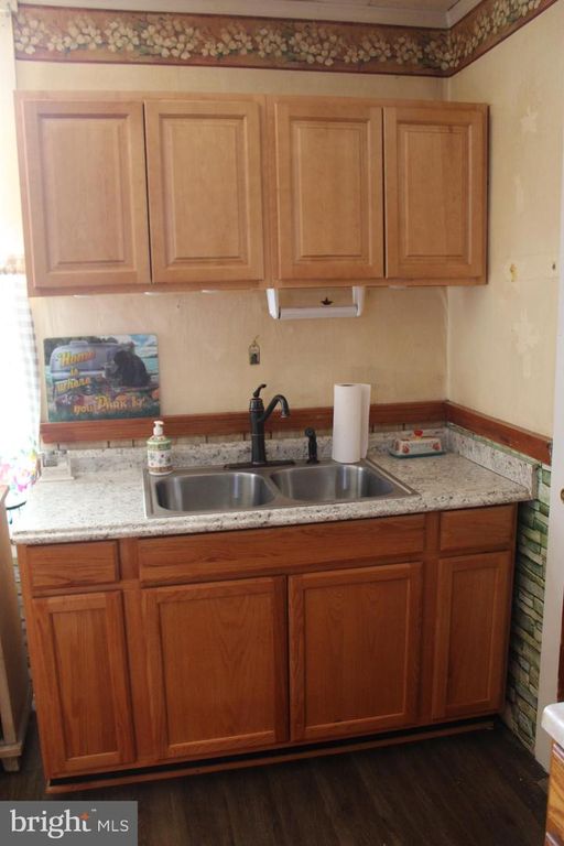 Image 10 of property listing at 130 OAK ST, Cumberland, MD 21502