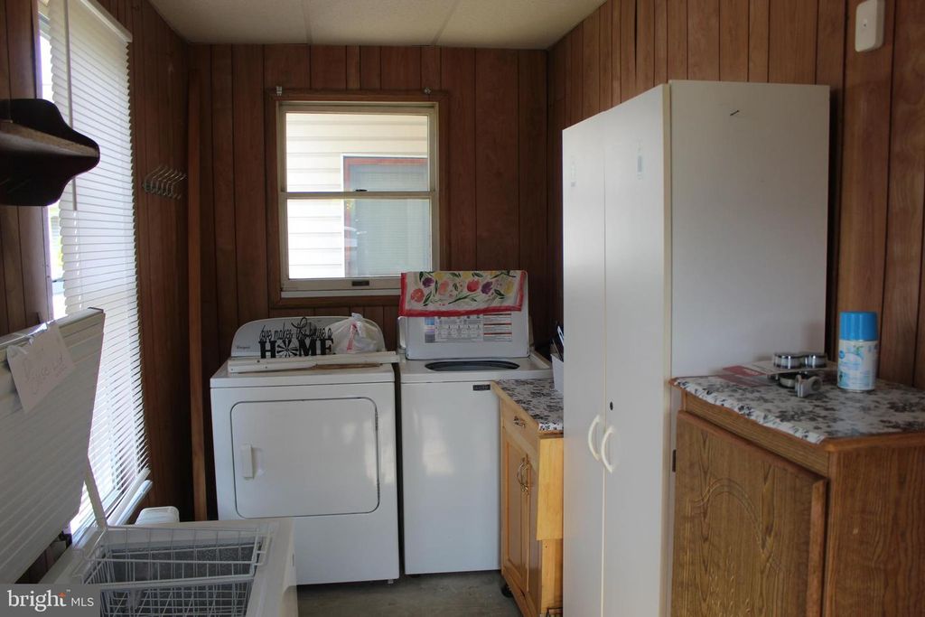 Image 12 of property listing at 130 OAK ST, Cumberland, MD 21502